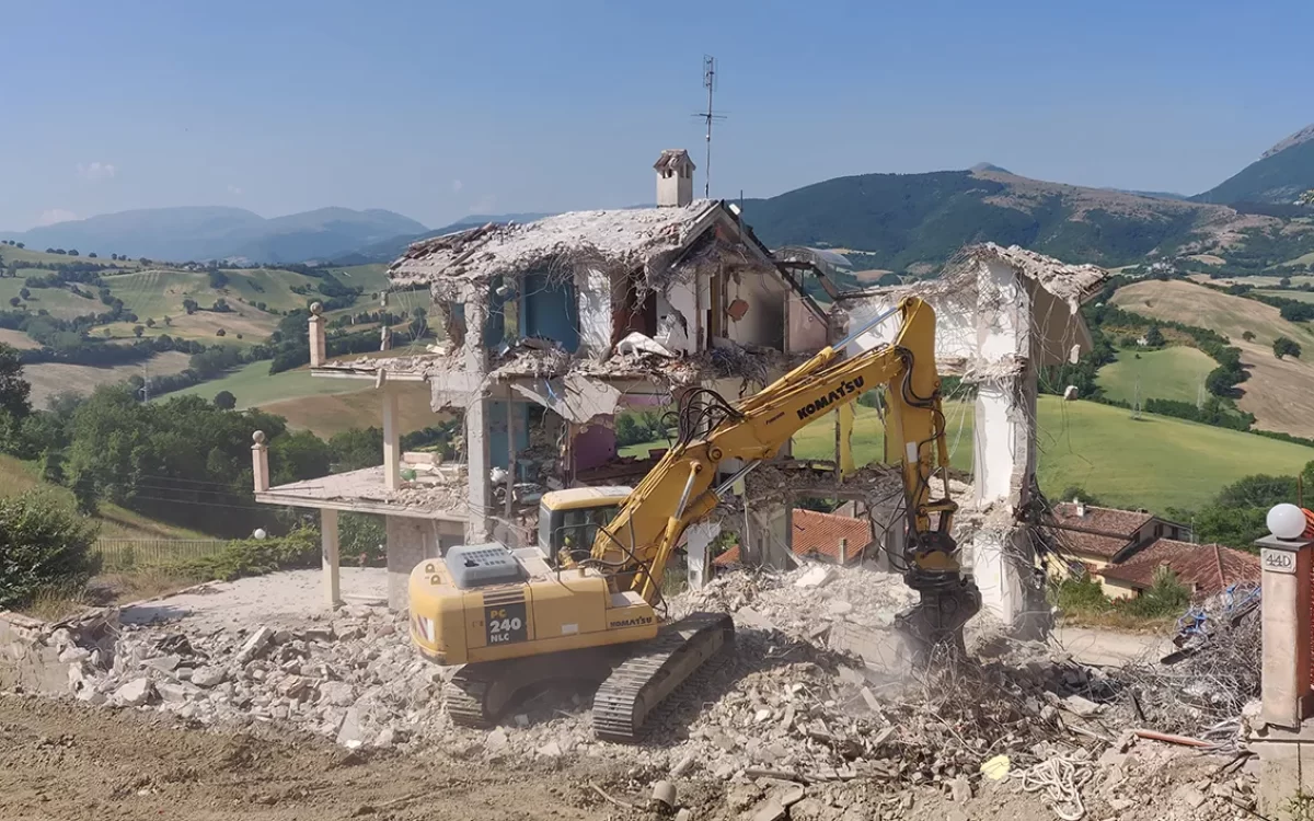 demolizioni Camerino - Via Seneca 44